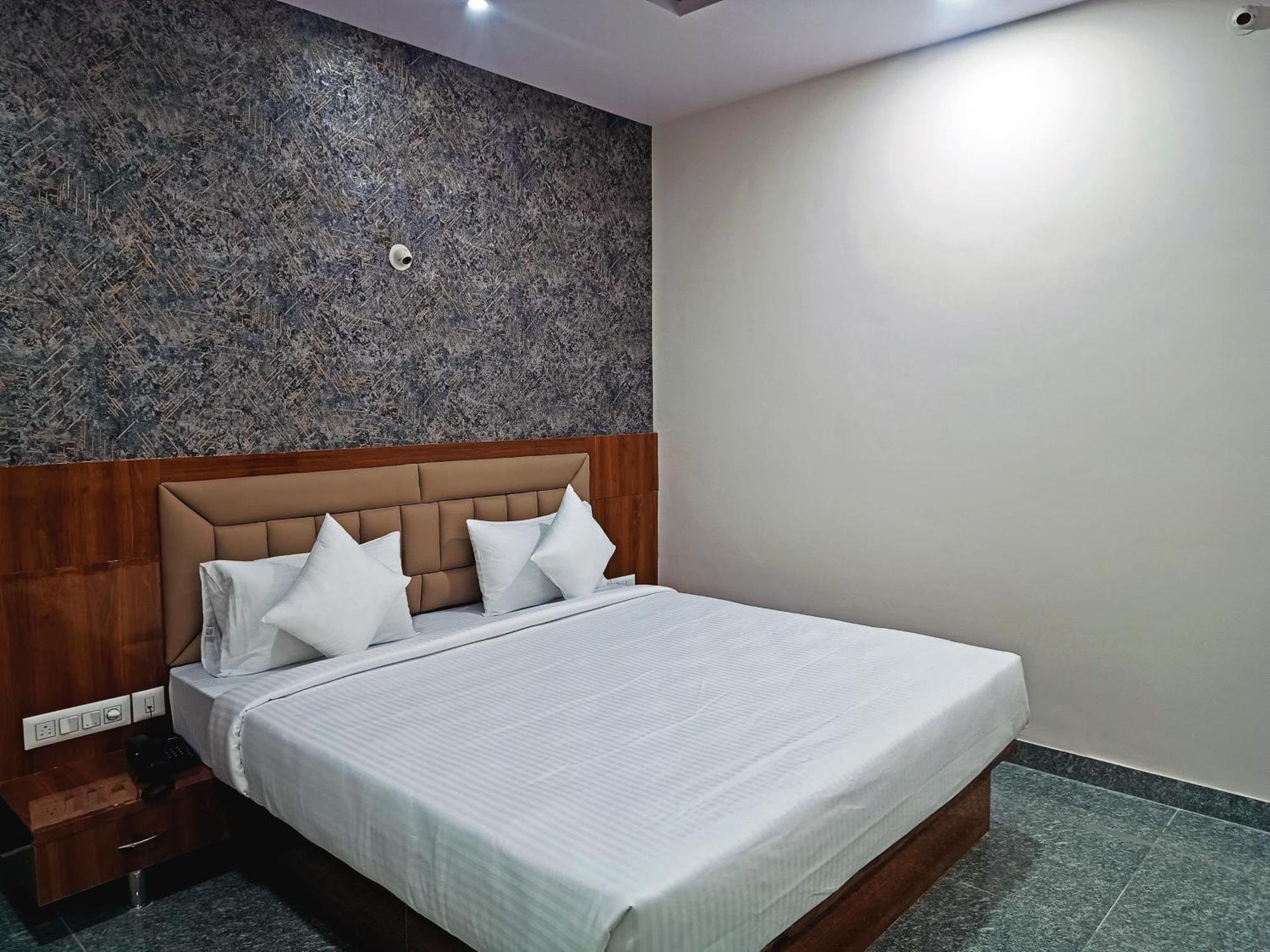 Hotel Achhu Palace Bengaluru Zewnętrze zdjęcie