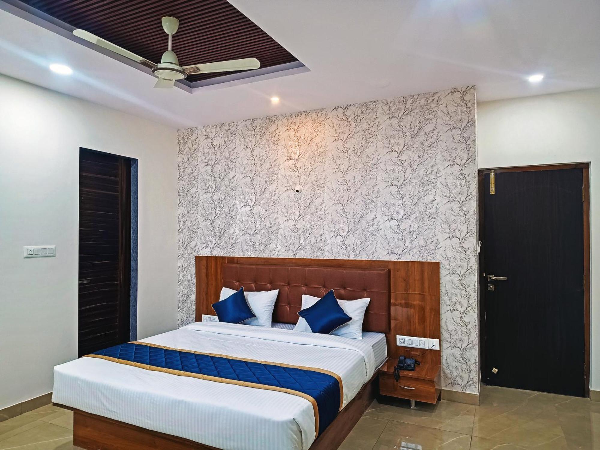 Hotel Achhu Palace Bengaluru Zewnętrze zdjęcie