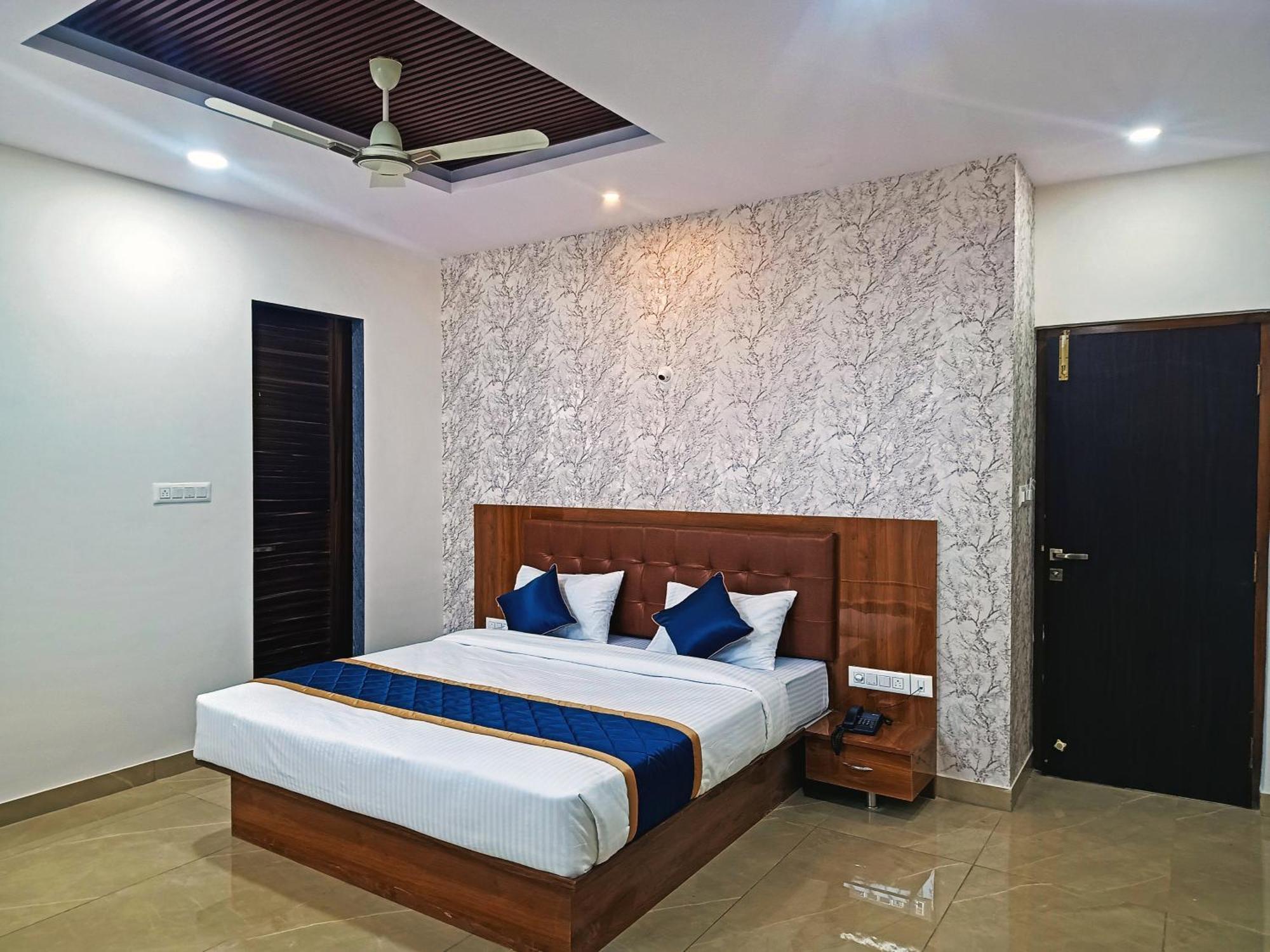 Hotel Achhu Palace Bengaluru Zewnętrze zdjęcie