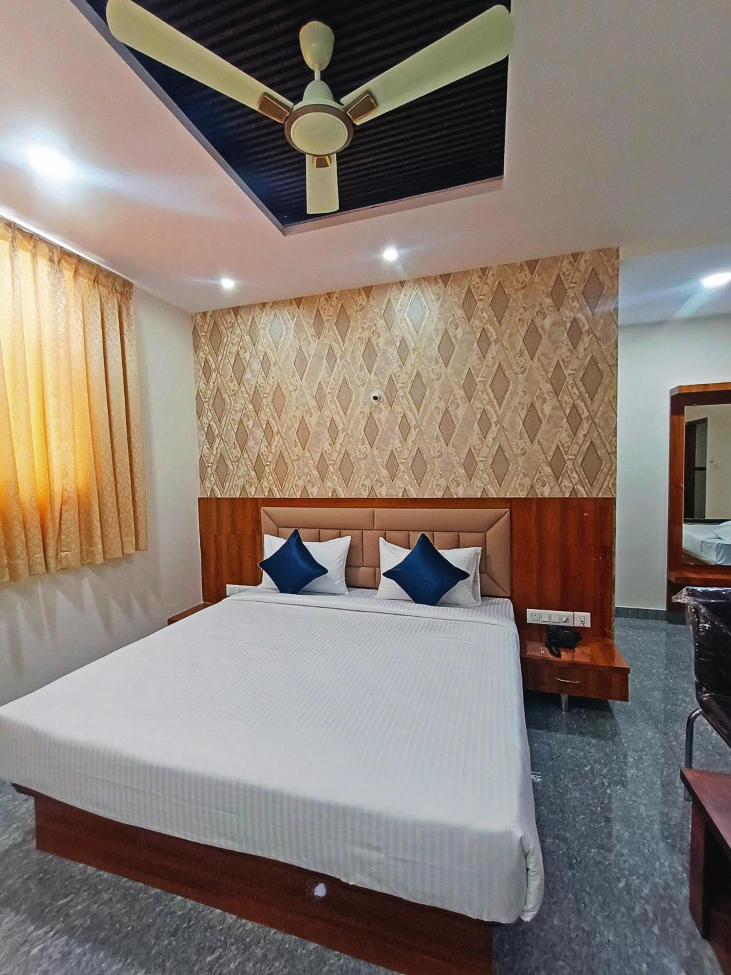 Hotel Achhu Palace Bengaluru Zewnętrze zdjęcie