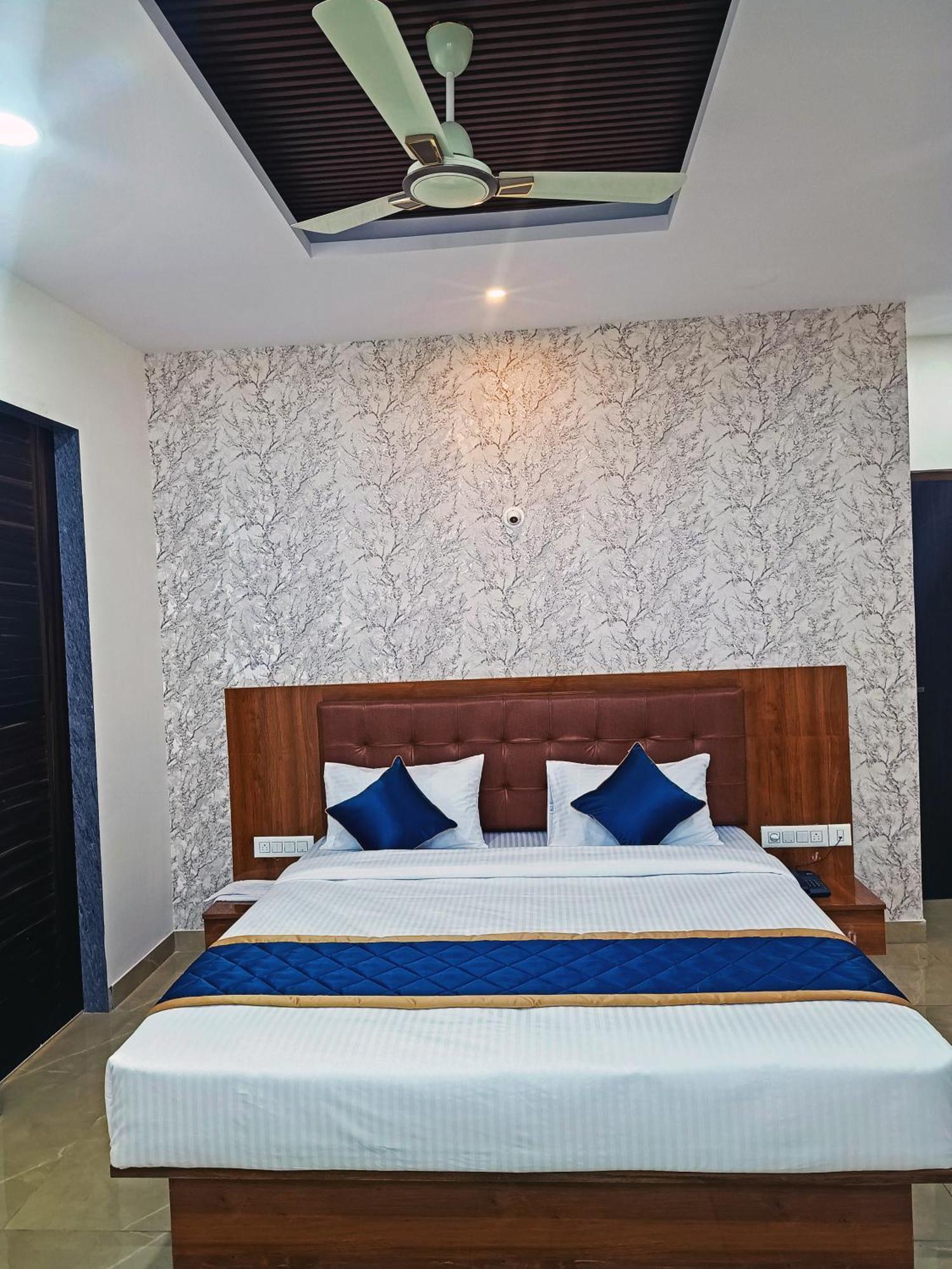 Hotel Achhu Palace Bengaluru Zewnętrze zdjęcie