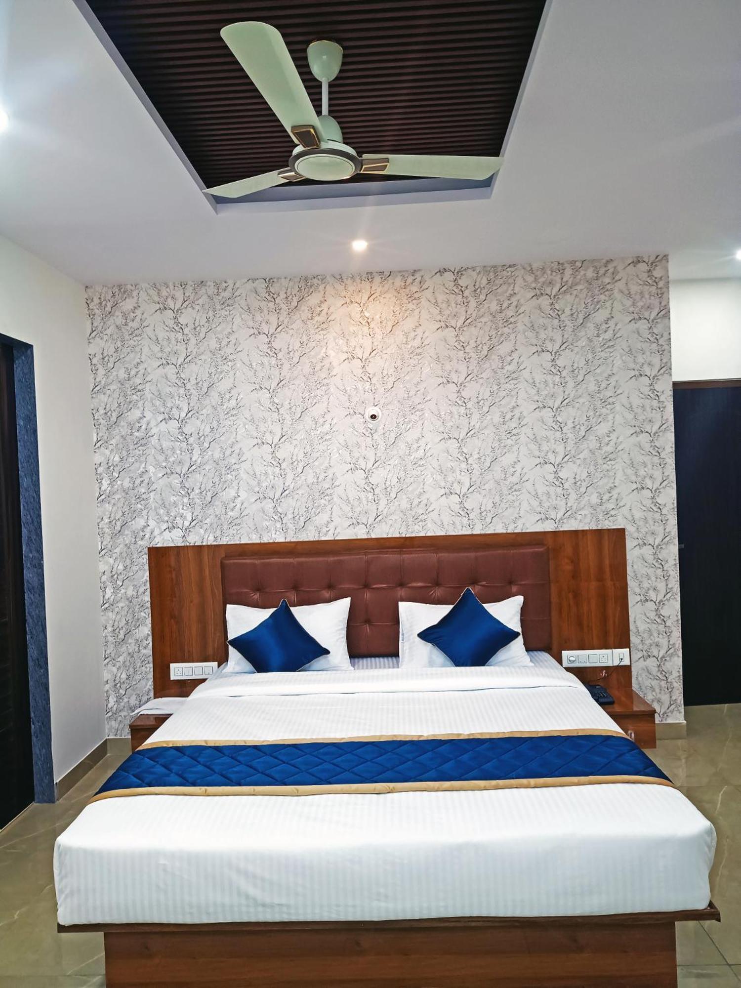 Hotel Achhu Palace Bengaluru Zewnętrze zdjęcie